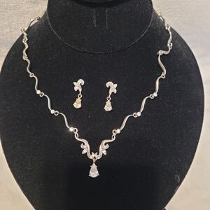 Nina Ricci For Avon Necklace And Earring Set